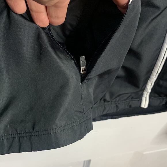 Under Armour Women’s Crave Jacket Black with White Trim Windbreaker W-195 Size L - Picture 3 of 10